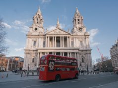 st pauls cathedral red bus