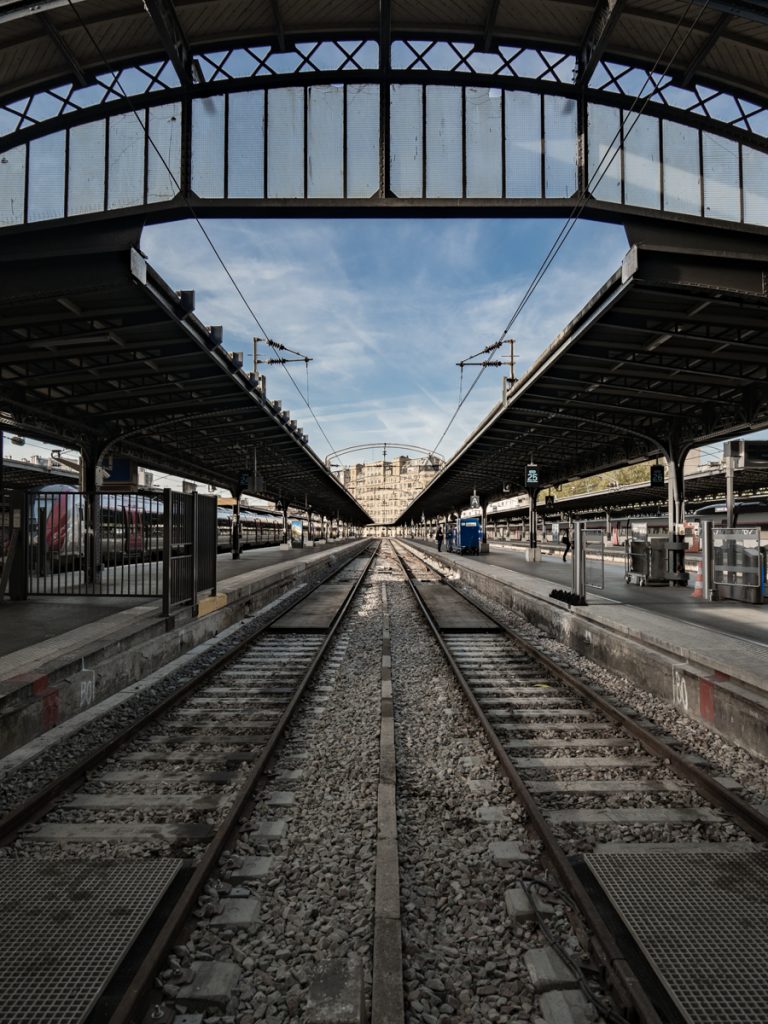 paris train station parallels